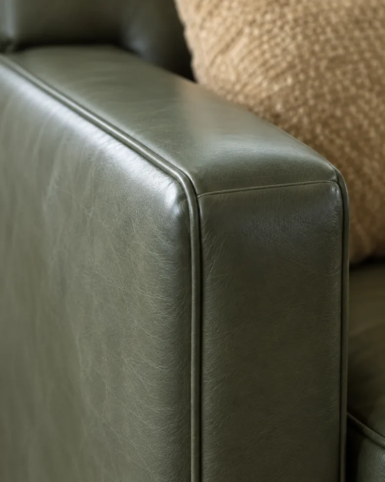 Track arm in leather